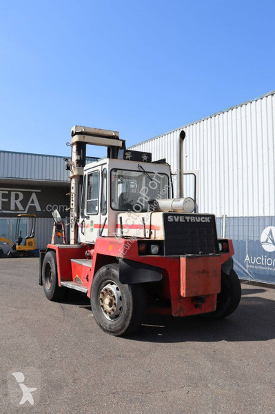Chariot élévateur Svetruck 860 28