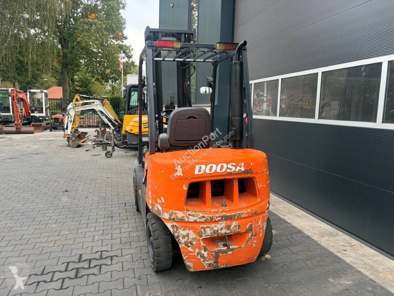 Chariot élévateur Doosan B30G