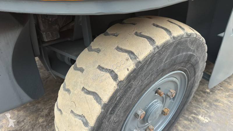 رافعة شوكية TCM FD70Z8 4x2