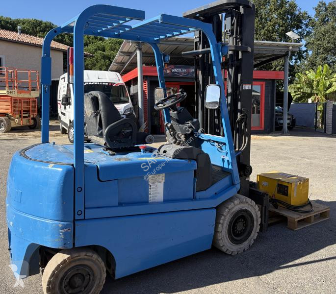 Empilhador elevador Nissan  Q02L25