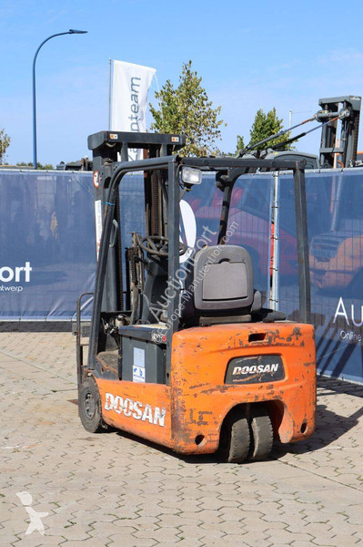 Empilhador elevador Doosan B15T-5