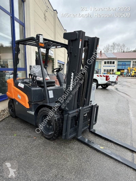 رافعة شوكية Doosan D30NXS