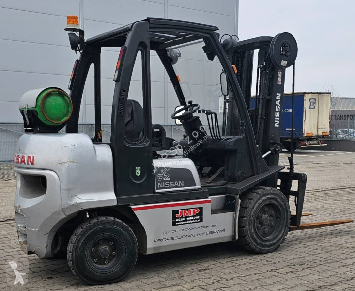 Teleskopický manipulátor Nissan UG1D2A32LQ