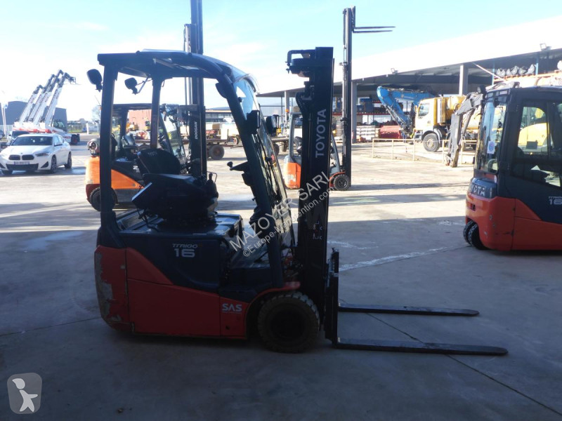 Teleskopický manipulátor Toyota  8FBEK16T