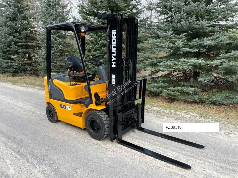Teleskopický manipulátor Hyundai 18D-7E