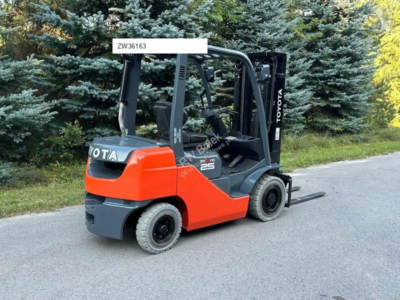 Teleskopický manipulátor Toyota 02-8FDF25