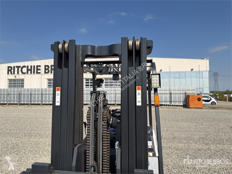 Навантажувач вилковий Bobcat D30NXP 3000 kg...