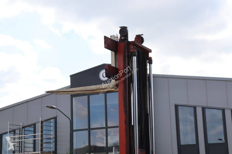 Teleskopický manipulátor Nissan KCUGH02F350