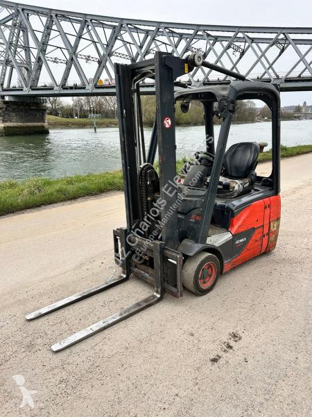 Chariot élévateur Linde  E16C-02