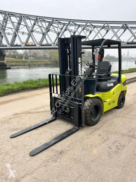 Chariot élévateur Clark  GTS33D