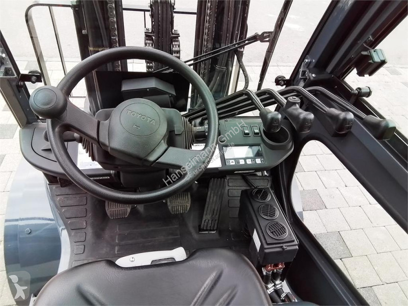 Кар Toyota 52-8FDJF35