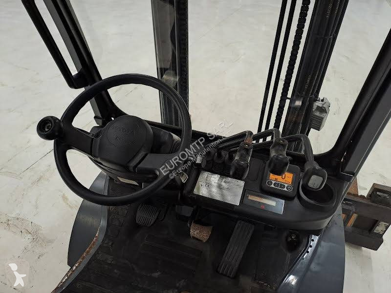 Stivuitor Toyota 02-8FGF25