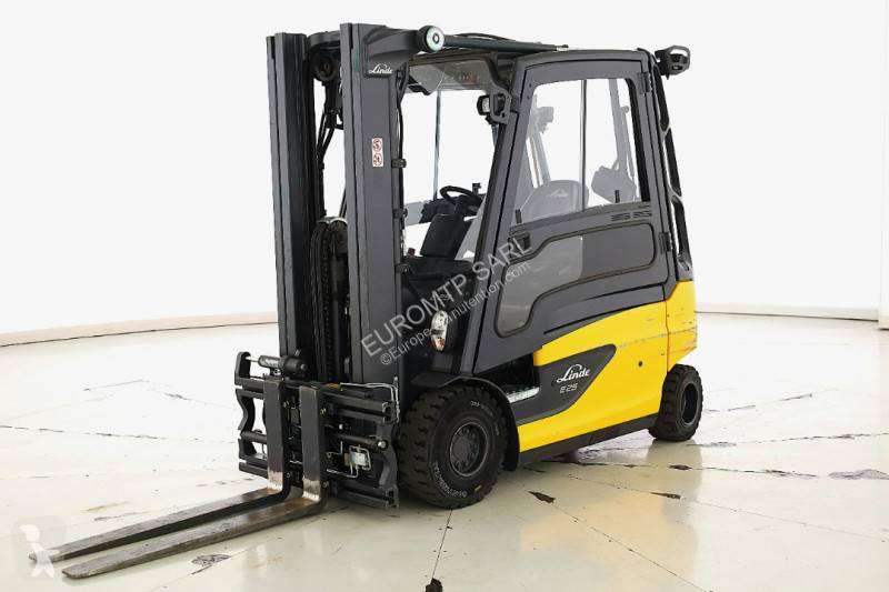 Teleskopický manipulátor Linde E-25-L-01