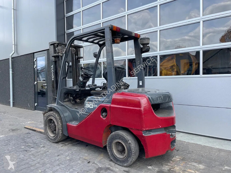 رافعة شوكية Toyota 02-8DF30