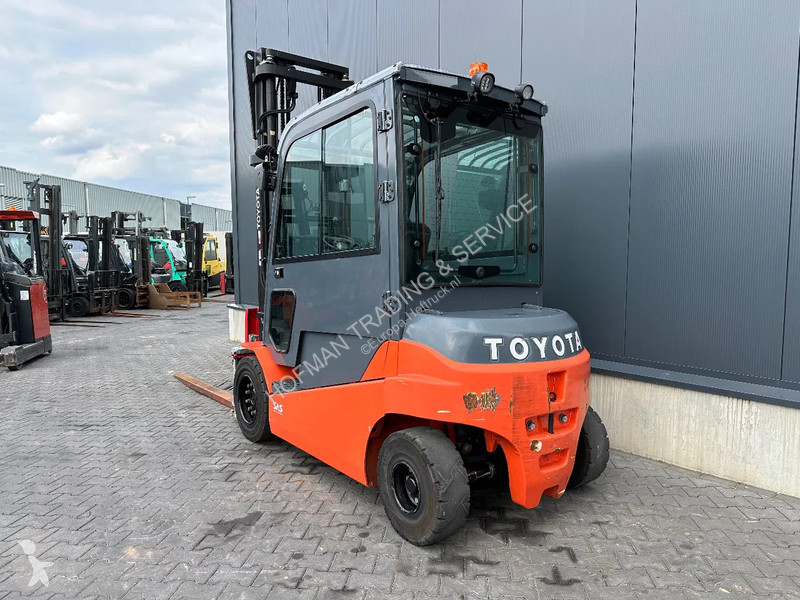 Teleskopický manipulátor Toyota 8FBMT45