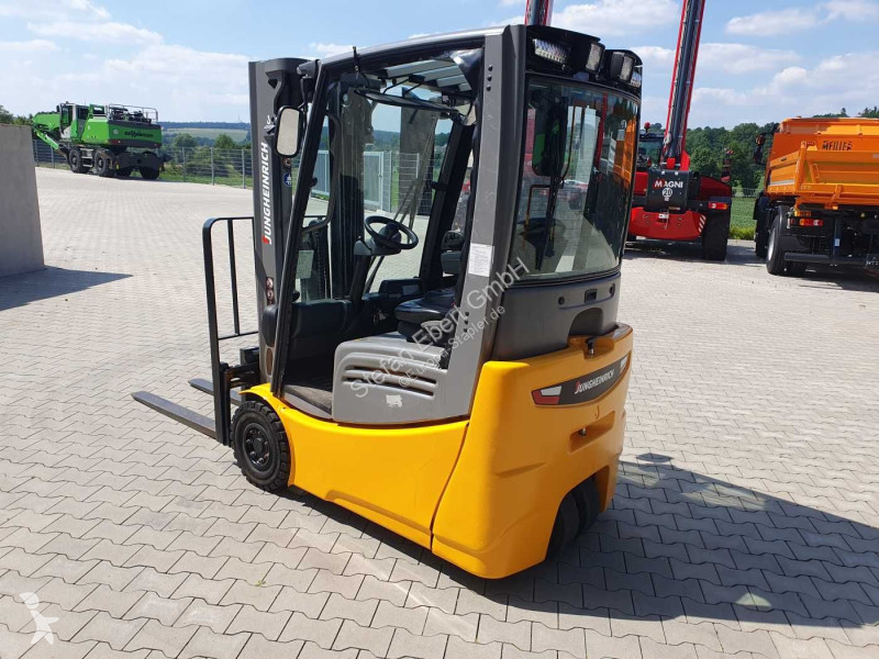 رافعة شوكية Jungheinrich EFG 215 / Triplex...