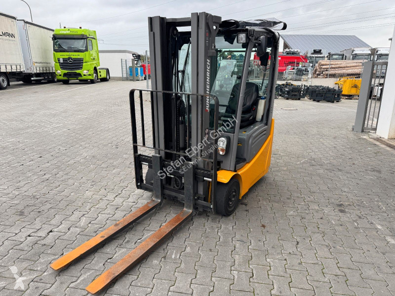 رافعة شوكية Jungheinrich EFG 215 / Triplex:...