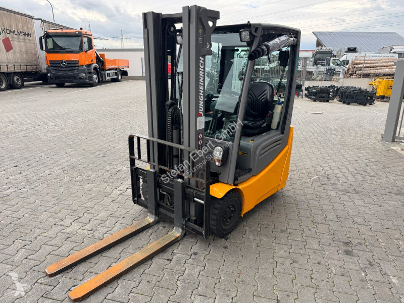 رافعة شوكية Jungheinrich EFG 215 / Triplex:...