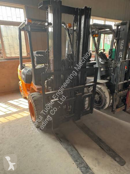 Vysokozdvižný vozík Toyota 3.5-Ton