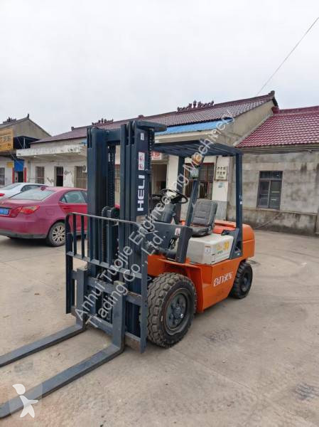رافعة شوكية Heli 3-Ton
