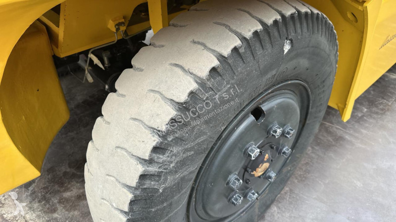 رافعة شوكية Hyundai 80D-7E