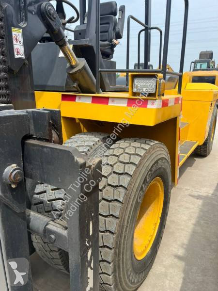 رافعة شوكية ثقيلة Komatsu 20-Ton