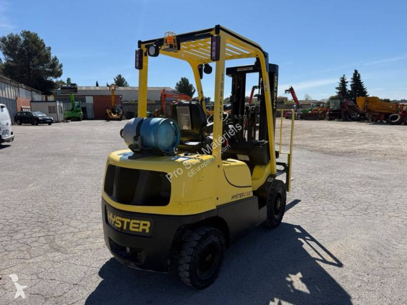رافعة شوكية Hyster