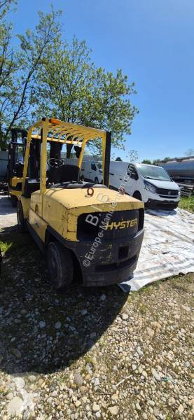 رافعة شوكية Hyster