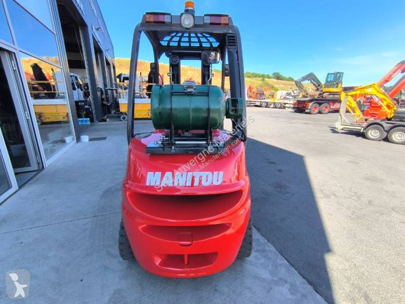 رافعة شوكية Manitou