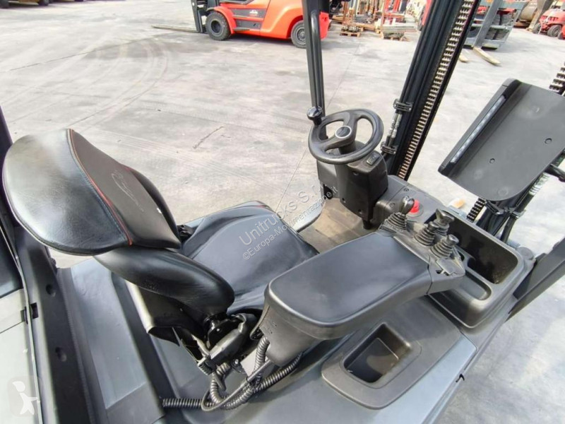 Vysokozdvižný vozík Linde E30-01