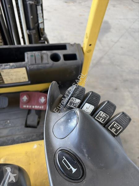 رافعة شوكية Hyster