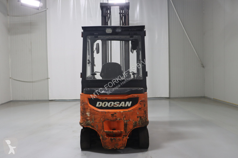 رافعة شوكية Doosan B35X-7