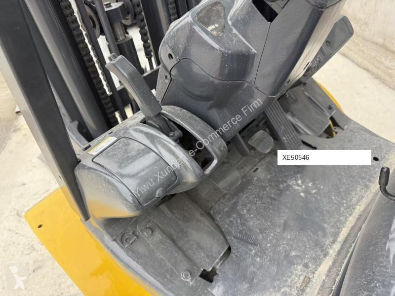 Teleskopický manipulátor Komatsu FD30