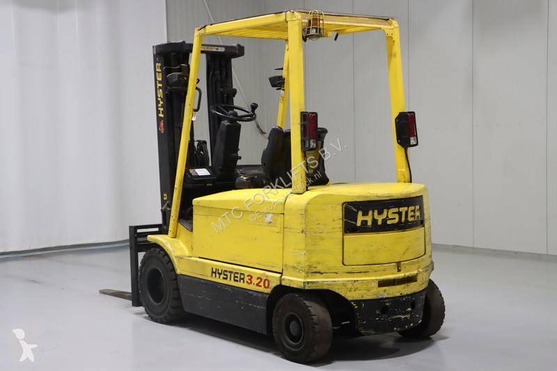 رافعة شوكية Hyster