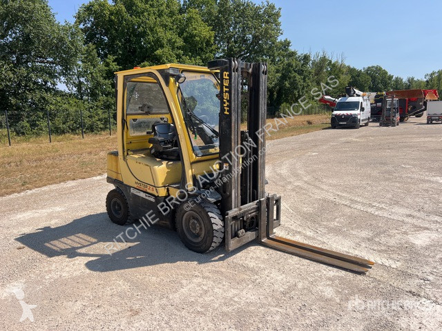 رافعة شوكية Hyster