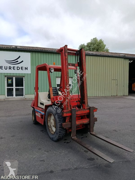 رافعة شوكية Manitou