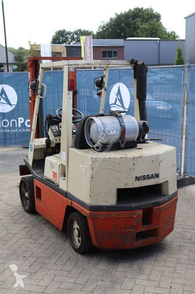 Teleskopický manipulátor Nissan KCUGH02F350