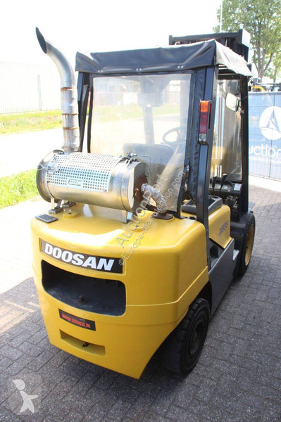 Chariot élévateur Doosan D33S-3
