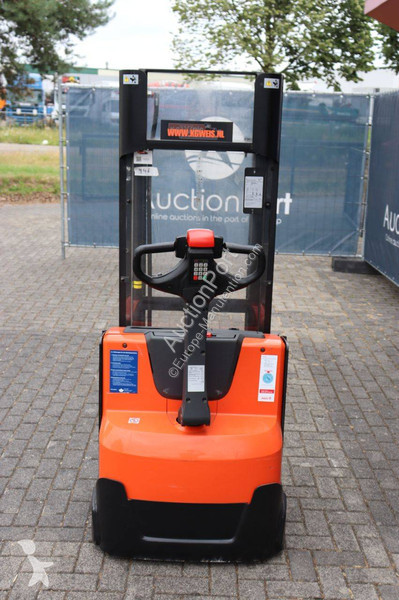 Teleskopický manipulátor BT SWE140L