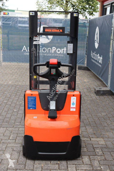 Teleskopický manipulátor BT SWE140L