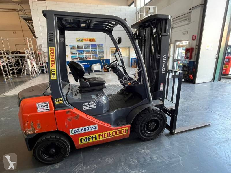 Heftruck Toyota 02-8FDF25