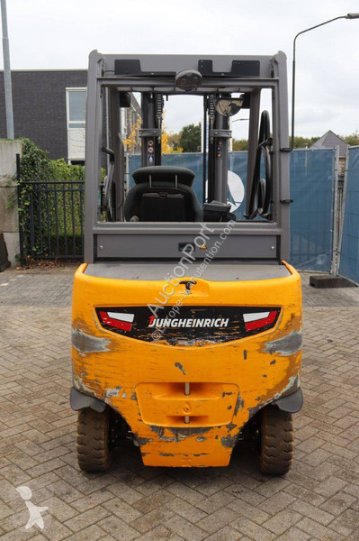 Chariot élévateur Jungheinrich 425S