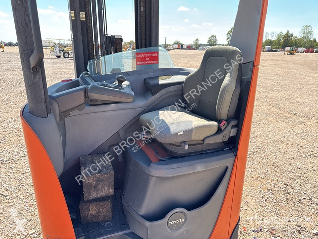 Empilhador elevador Toyota  RRE160