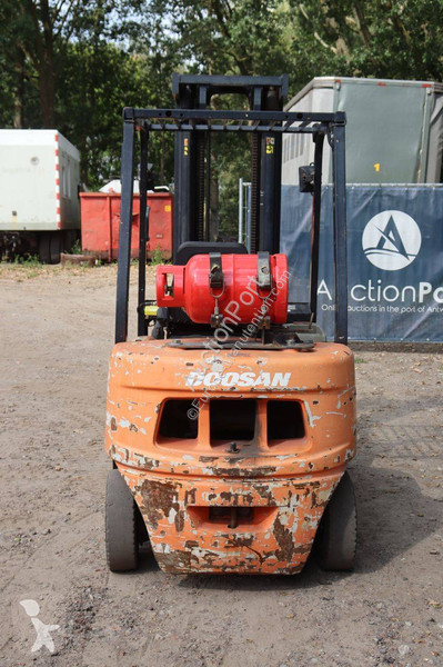 Навантажувач вилковий Doosan G25G