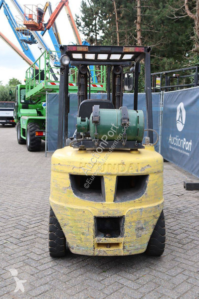Hyundai 33L-7A Forklift