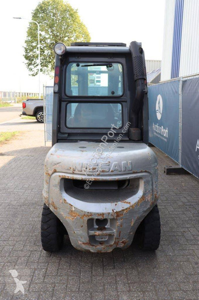 Nissan 30 Forklift