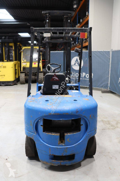 Teleskopický manipulátor Caterpillar DP25K