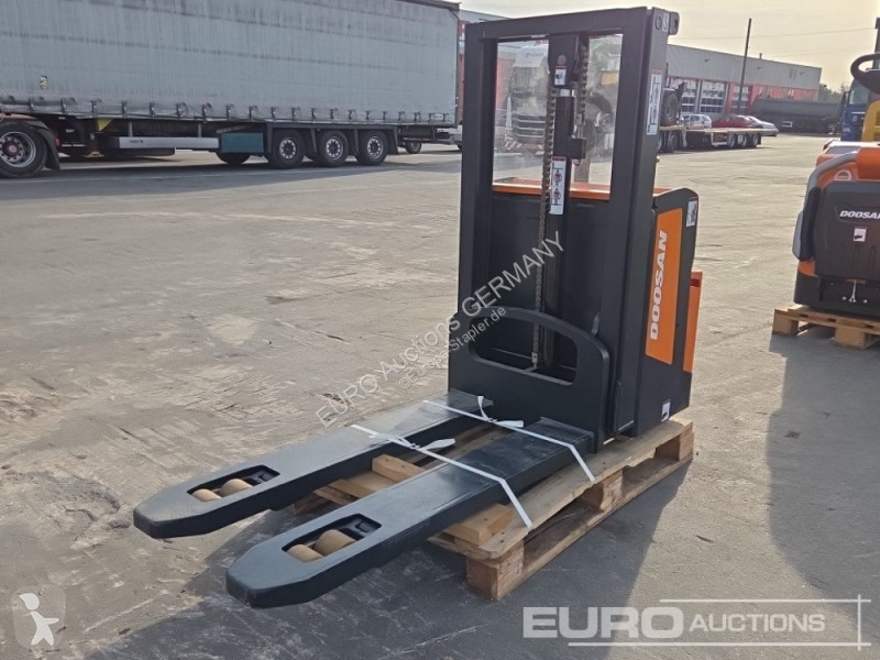 Empilhador elevador Doosan BDL13S-7