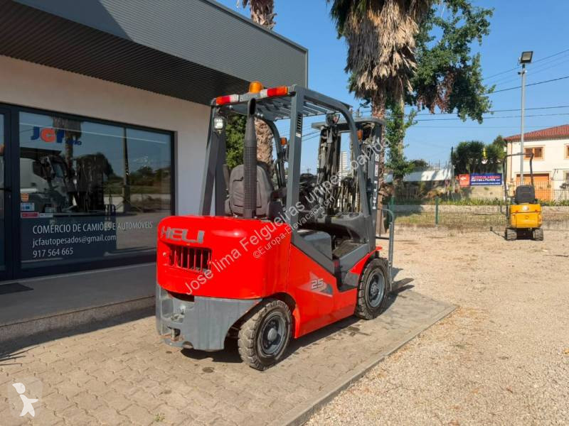 Chariot élévateur Heli 25