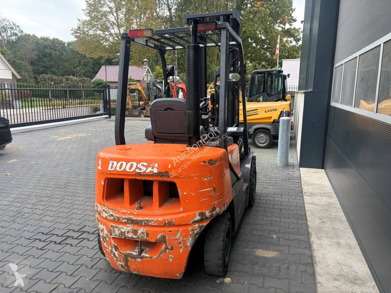 Chariot élévateur Doosan B30G